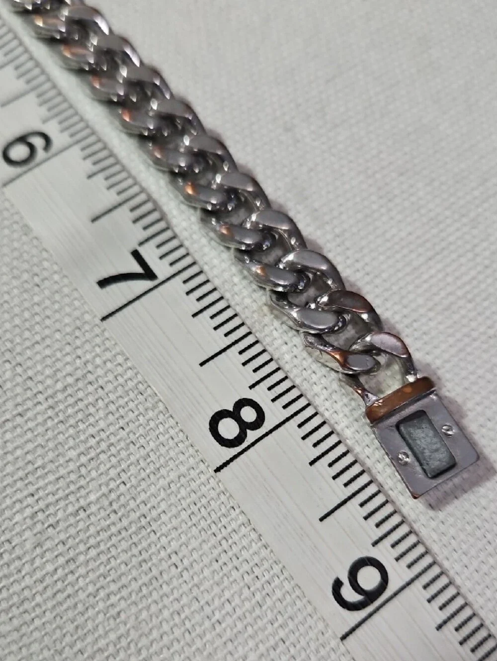 GUESS Silver-Tone Rounded Curb Chain Bracelet
